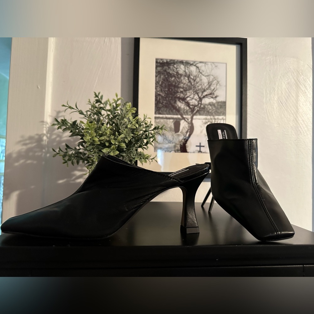 TOPSHOP SQUARE TOE LEATHER MULES